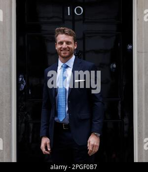 London, Großbritannien. 22. März 2023. England Captain, Jos Butler. Mitglieder des englischen Cricket-Teams besuchen die Downing Street 10. Sie gewannen die Weltmeisterschaft 2019, konnten aber aufgrund der Pandemie nicht richtig feiern. England schlug Neuseeland und gewann zum ersten Mal die Männer-Weltmeisterschaft, nachdem eines der erstaunlichsten Cricket-Spiele aller Zeiten zweimal unentschieden war. Kredit: Mark Thomas/Alamy Live News Stockfoto