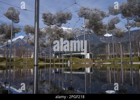 Wattens, Österreich - 18. März 2023 - die wunderschönen Kristallwolken im Garten von Swarovski Kristallwelten (Kristallwelt) Stockfoto