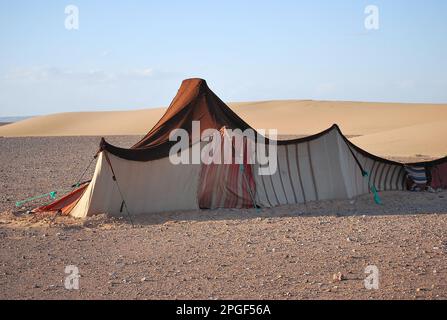 Beduinenzelt in der Wüste, Sahara - Marokko Stockfoto