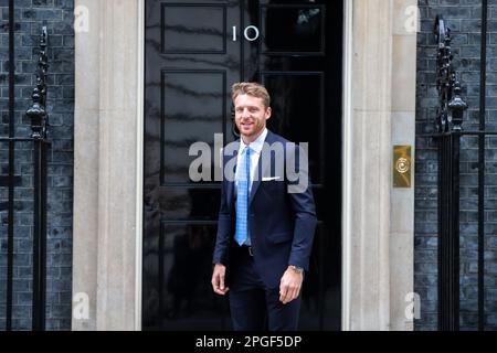 London, England, Großbritannien. 22. März 2023. Englischer Cricketspieler, der das englische Cricket-Team in Limited Overs-Cricket leitet JOSEPH CHARLES BUTTLER ist vor der 10 Downing Street zu sehen. (Kreditbild: © Tayfun Salci/ZUMA Press Wire) NUR REDAKTIONELLE VERWENDUNG! Nicht für den kommerziellen GEBRAUCH! Kredit: ZUMA Press, Inc./Alamy Live News Stockfoto