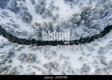 Winter Chalet in den schneebedeckten Cascade Mountains Stockfoto
