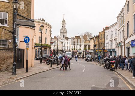 London, Greenwich, Vereinigtes Königreich - 05. April 2018: Historische Gebäude von Greenwich. Royal Borough of Greenwich ist ein Teil von London. Stockfoto