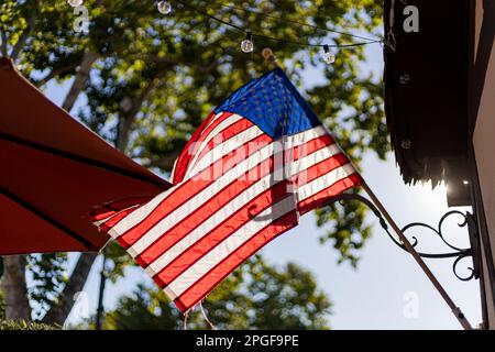 Amerikanische Flagge an der Stange in der Sonne Stockfoto