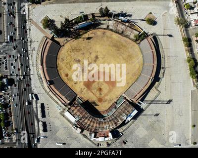 Luftaufnahme der Tribünen, des blicher, des Parkplatzes und des Spielfelds oder des Spielfelds des alten Hector Espino Baseballstadions, der ehemaligen Heimat des Hermosillo Orange Teams, die im Winterbaseball der mexikanischen Liga des Pazifiks spielen, LMP Hermosillo Sonora bis 16. Mai 2018. (Foto: NortePhoto / Luis Gutierrez) Vista aérea de las Gradas, blicher, estacionamiento y terreno de juego o campo del viejo estadio de beisbol Hector Espino, antigua casa de el equipo de naranjeros de Hermosillo, que juegan en el beisbol del Lvernicana, Mexicana LMP Hermosillo Sonora A 16. Mai Stockfoto