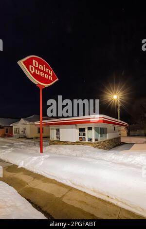Dairy Queen, für den Winter geschlossen, in Munising, Obere Halbinsel, Michigan, USA [Keine Veröffentlichung von Eigentum; nur redaktionelle Lizenzierung] Stockfoto