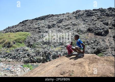 KENIA, Nairobi, Korogocho Slum, Mülldeponie Dandora / KENIA, Nairobi, Korogocho Slum, Dandora Müllkippe Stockfoto