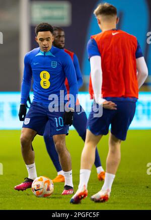 Manchester, Großbritannien. 22. März 2023. Manchester, England, März 22. 2023: Englische Spieler wärmen sich vor dem International Friendly Football Match zwischen England und Deutschland im City Football Academy Stadium in Manchester auf. (James Whitehead/SPP) Kredit: SPP Sport Press Photo. Alamy Live News Stockfoto