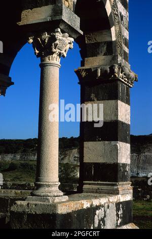 Kirche im Pisan-Stil. Basilika della SS. Trinità di Saccargia. Codrongianos, Sassari, Sardegna Stockfoto