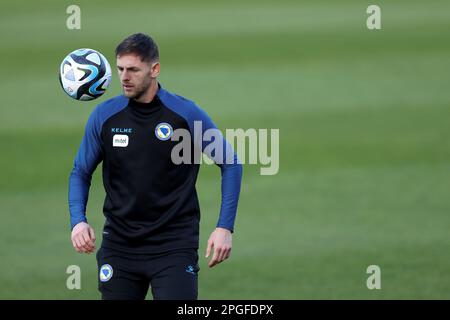 Kenan Piric von Bosnien und Herzegowina während der Schulung im Ausbildungszentrum BiH FA im Vorfeld des Qualifikationsspiels EURO 2024 zwischen Bosnien und Herzegowina, Island, in Zenica, Bosnien und Herzegowina, am 22. März 2023. Foto: Armin Durgut/PIXSELL Stockfoto