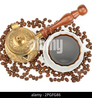 Kaffeekocher und Tasse Kaffee isoliert auf weißem Hintergrund. Flach liegend, Draufsicht. Stockfoto