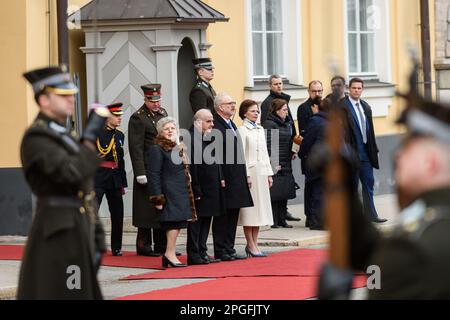 RIGA, LETTLAND. 22. März 2023 Offizielle Begrüßung von H.E. Dr. George Vella, Präsident von Malta, und Frau Miriam Vella. Schloss Riga. Stockfoto