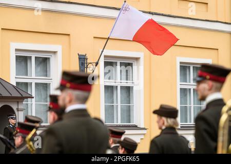 RIGA, LETTLAND. 22. März 2023 Offizielle Begrüßung von H.E. Dr. George Vella, Präsident von Malta, und Frau Miriam Vella. Schloss Riga. Stockfoto