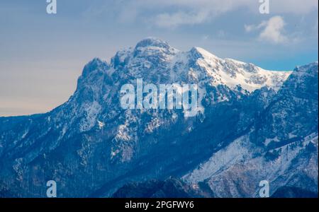 Großer Stein auf dem Cvrsnica-Berg Stockfoto