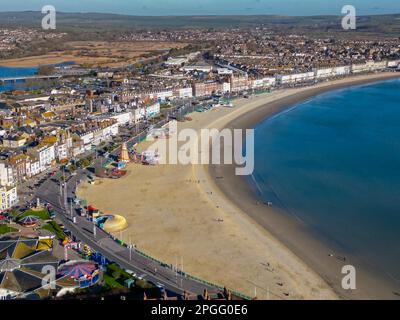 Blick auf den Strand im Badeort Weymouth in Dorset, Großbritannien. Stockfoto