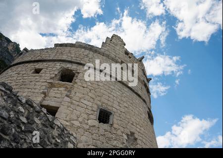 Bastione di Riva, Schloss aus dem 16. Jahrhundert über Riva am Gardasee Stockfoto