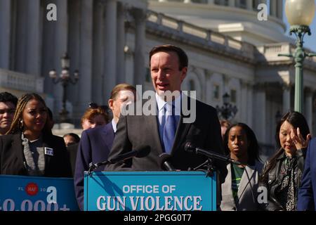 Washington DC, USA. 22. März 2023. US Sen. Chris Murphy (D-Steckverbinder) Spricht auf einer Pressekonferenz, die die Einführung eines Gesetzentwurfs zur Einrichtung eines Büros für die Prävention von Waffengewalt in den USA ankündigt Justizministerium. Kredit: Philip Yabut/Alamy Live News Stockfoto