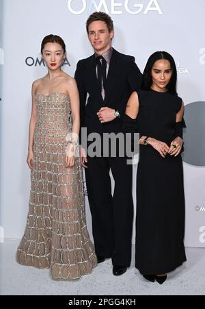 London, Großbritannien. 22. März 2023. 22. März 2023, London, Großbritannien. Zoe Kravitz, Eddie Redmayne und Zhou Dongyu kommen zur Omega Aqua Terra Shades International Launch Event, Embankment Galleries, Somerset House. Kredit: Doug Peters/Alamy Live News Stockfoto