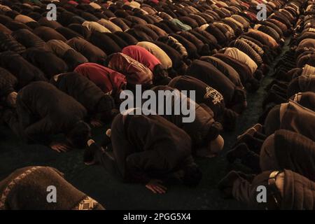 Istanbul, Istanbul, Türkei. 22. März 2023. Die Hagia-Sophia-Moschee gefüllt mit Gläubigen, um Taraweeh-Gebete in der ersten Nacht des gesegneten Monats Ramadan (Kreditbild: © Shady Alassar/ZUMA Press Wire) NUR REDAKTIONELLER GEBRAUCH! Nicht für den kommerziellen GEBRAUCH! Stockfoto