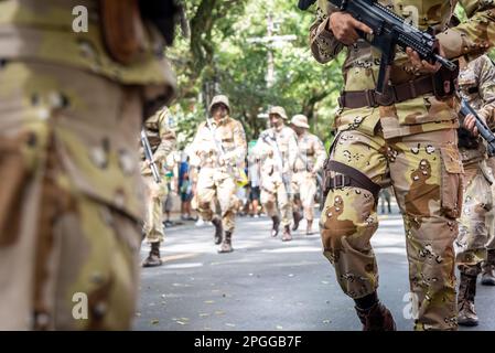 Salvador, Bahia, Brasilien - 07. September 2022: Soldaten der Sondereinheit der Militärpolizei von Bahia am brasilianischen Unabhängigkeitstag in Sal Stockfoto