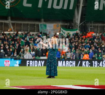 Dublin, Irland. 22. März 2023; Aviva Stadium, Dublin, Irland: International Football Friendly, Republik Irland gegen Lettland; The Singing of the Irish National Anthem Credit: Action Plus Sports Images/Alamy Live News Stockfoto