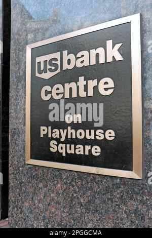 US Bank Centre auf dem Playhouse Square Plakette auf einer Gebäudesäule auf der US Bank Plaza des Cleveland Ohio Theaterviertels in der Innenstadt von Cleveland. Stockfoto