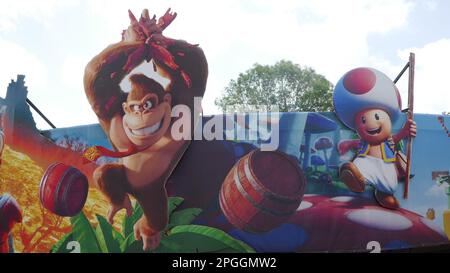 Los Angeles, Kalifornien, USA 21. März 2023 Ein allgemeiner Blick auf die Atmosphäre der Super Mario Bros.Movie Promotional Billboard auf dem Sunset Blvd am 21. März 2023 in Los Angeles, Kalifornien, USA. Foto: Barry King/Alamy Stock Photo Stockfoto