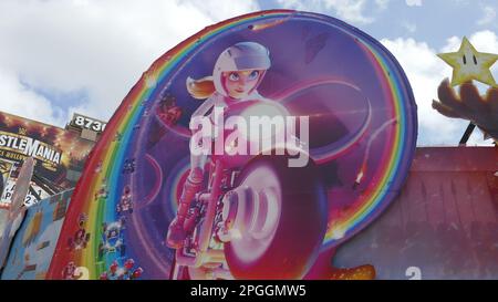 Los Angeles, Kalifornien, USA 21. März 2023 Ein allgemeiner Blick auf die Atmosphäre der Super Mario Bros.Movie Promotional Billboard auf dem Sunset Blvd am 21. März 2023 in Los Angeles, Kalifornien, USA. Foto: Barry King/Alamy Stock Photo Stockfoto