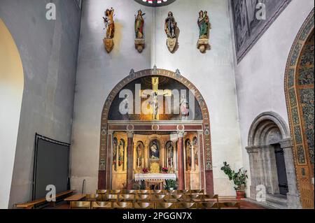 Seitenaltar, neo-romanische Pfarrkirche St. Anne in Lehel, München, Bayern, Deutschland Stockfoto