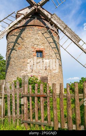 Windmühle in den Harz-Bergen in der Nähe der Windmühle des Endorf Tower Stockfoto