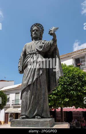 Statue des Heiligen Bernhard in der Plaza De La Iglesia Marbella Stockfoto