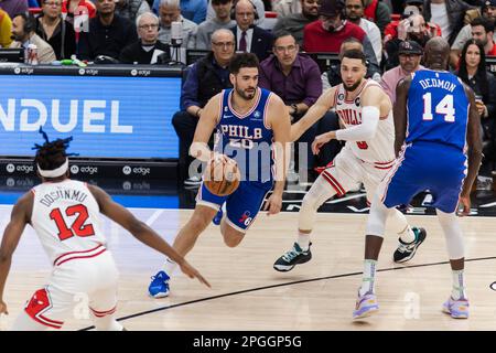 Chicago, USA. 22. März 2023. Chicago, USA, 22. März 2023: Georges Niang (20 Philadelphia 76ers) in Aktion während des Spiels zwischen den Chicago Bulls und Philadelphia 76ers am Mittwoch, 22. März 2023 im United Center, Chicago, USA. (KEINE KOMMERZIELLE NUTZUNG) (Shaina Benhiyoun/SPP) Guthaben: SPP Sport Press Photo. Alamy Live News Stockfoto