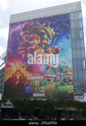 Los Angeles, Kalifornien, USA 21. März 2023 Ein allgemeiner Blick auf die Atmosphäre der Super Mario Bros.Movie Billboard am Sunset Blvd am 21. März 2023 in Los Angeles, Kalifornien, USA. Foto: Barry King/Alamy Stock Photo Stockfoto