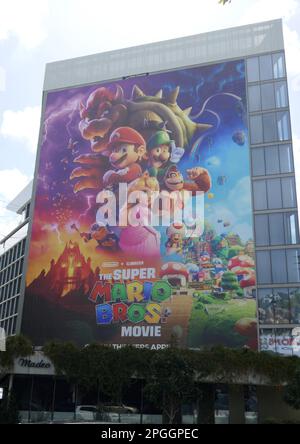 Los Angeles, Kalifornien, USA 21. März 2023 Ein allgemeiner Blick auf die Atmosphäre der Super Mario Bros.Movie Billboard am Sunset Blvd am 21. März 2023 in Los Angeles, Kalifornien, USA. Foto: Barry King/Alamy Stock Photo Stockfoto