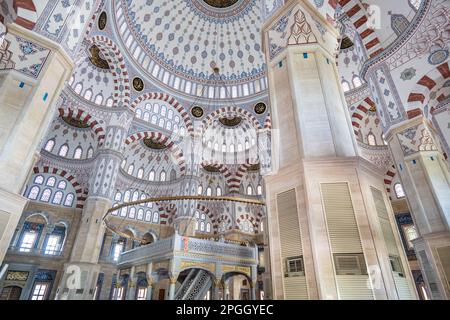 Sabanci Merkez Camii, Sabanci Central Moschee auf Englisch, Inneneinrichtung, Dekoration und Architektur in Adana, Türkei. Die Moschee ist der zweitgrößte Moschee Stockfoto