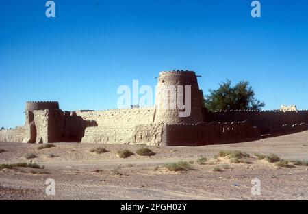 Historisches Foto von Al-Muwaiji Fort, Geburtsort des ersten Präsidenten der Vereinigten Arabischen Emirate, Scheich Zayed, al-Ain, aufgenommen im Jahr 1975, Abu Dhabi Stockfoto