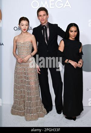 London, Großbritannien. 22. März 2023. Zoe Kravitz, Eddie Redmayne und Zhou Dongyu auf der Omega Aqua Terra Shades Party, Somerset House am 22. März 2023 in London, Großbritannien. Foto: Stuart Hardy/ABACAPRESS.COM Kredit: Abaca Press/Alamy Live News Stockfoto