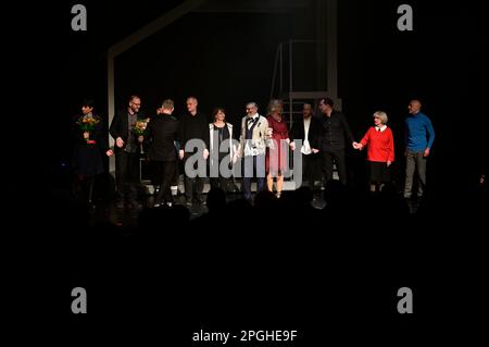 Dieter Hallervorden, Mario Ramos, Georgios Tsivanoglou, Christiane Zander, Dagmar Biener und das Ensemble bei der Premiere des Theatestücks 'Biederman Stockfoto