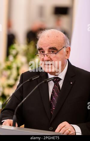 RIGA, LETTLAND. 22. März 2023 George Vella (auf Foto), Präsident von Malta und Präsident von Egils Levits von Lettland, während der Pressekonferenz nach dem Treffen im Schloss Riga. Stockfoto