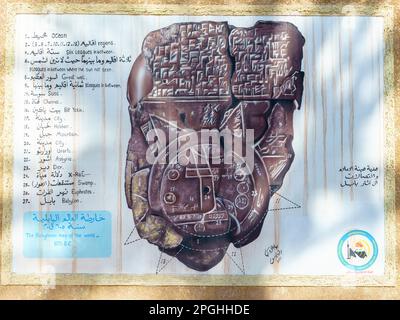 Babylon, Irak - 11. Februar 2023: Landschaftsansicht der babylonischen Weltkarte aus nächster Nähe 605 v. Chr Stockfoto