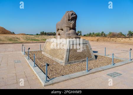 Weite Sicht auf die Statue des Löwen von Babylon die Statue wurde von dem khaldäischen babylonischen König Nebukadnezar erbaut, da einige Teile aus seinem Gesicht fehlten. Stockfoto