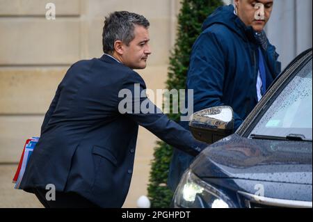 Julien Mattia / Le Pictorium - Ergebnis des Ministerrates vom 22. März 2023 - 22/3/2023 - Frankreich / Ile-de-France (Region) / Paris - der Minister des Innern und der Überseegebiete Frankreichs, Gerald Darmanin, verlässt den Ministerrat am 22. März 2023 Stockfoto