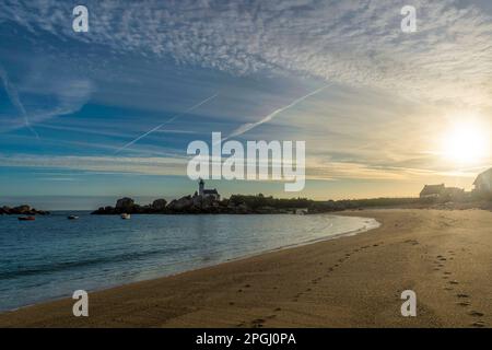 Sunrice, Pontusval Lighthouse, Côte Des Légendes, Lighthouse Beach, Frankreich, Brittany, Finistère, Keravezan, Public Ground Stockfoto