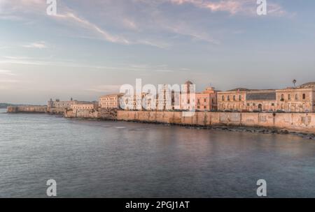 Die atemberaubende Landschaft der Ortigia Küste in Syrakus Sizilien Stockfoto