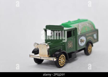 Corgi Cameo „The Village Collection – Morris Truck, Lyles Golden Sirup“ 1993 Stockfoto