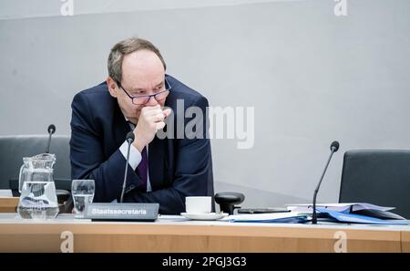 DEN HAAG - Staatssekretär Hans VIJLBRIEF (Wirtschaft und Klima) während einer Ausschussdebatte über die Änderung des Bergbaugesetzes. ANP BART MAAT niederlande out - belgien out Stockfoto