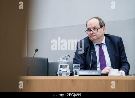 DEN HAAG - Staatssekretär Hans VIJLBRIEF (Wirtschaft und Klima) während einer Ausschussdebatte über die Änderung des Bergbaugesetzes. ANP BART MAAT niederlande out - belgien out Stockfoto