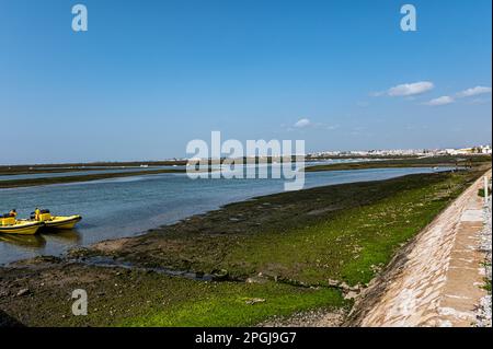 Faro mit Blick auf den Nationalpark Ria Formosa Stockfoto