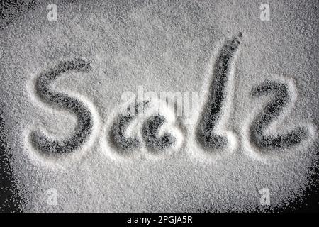 Das deutsche Wort Salz, Salz, in Salz geschrieben Stockfoto