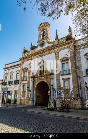 Arco da Vila, Eintritt in die Altstadt von Faro in Portugal Stockfoto