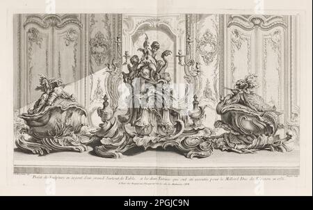 Project de Sculpture en Argent d'un Grand Surtout de Table et les Deux terrines...Executée pour Millord Kingston 1735 (Entwurf für Herzstück und zwei Tücher für den Herzog von Kingston im Jahr 1735) Platte 115 in Œuvre de Juste-Aurèle Meissonnier 1742–1748 von Juste-Aurele Meissonnier Stockfoto